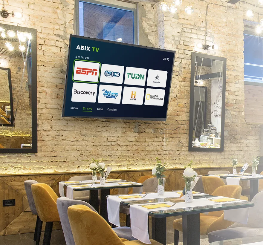 Restaurante con una pantalla en la pared que muestra la guía de canales en vivo de ABIX TV